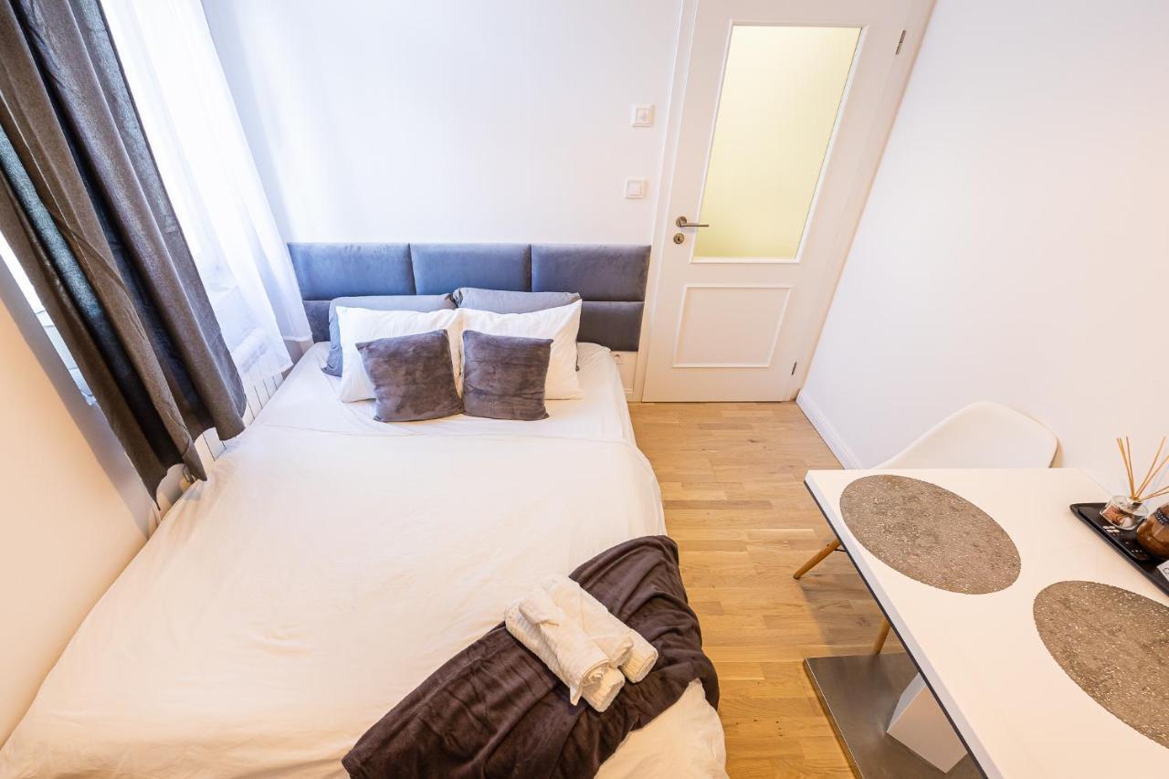 Cozy Apartment In City Center Praha Bagian luar foto