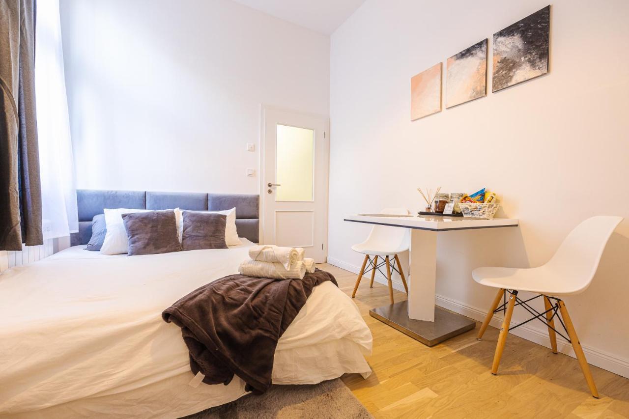 Cozy Apartment In City Center Praha Bagian luar foto